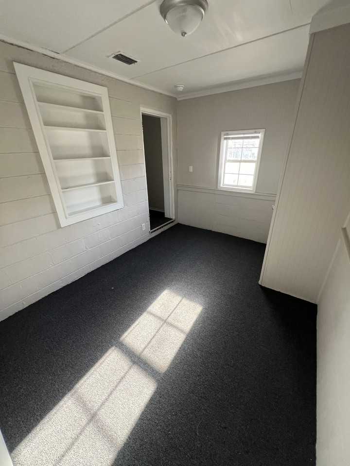 3614 Norwich St - Photo 7 of 11