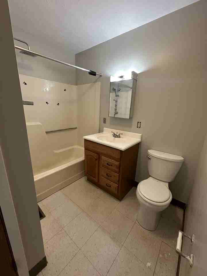 4 Clemens Ave - Photo 3 of 7