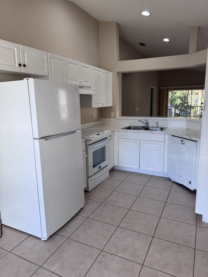 26729 Little John Ct - Photo 3 of 18