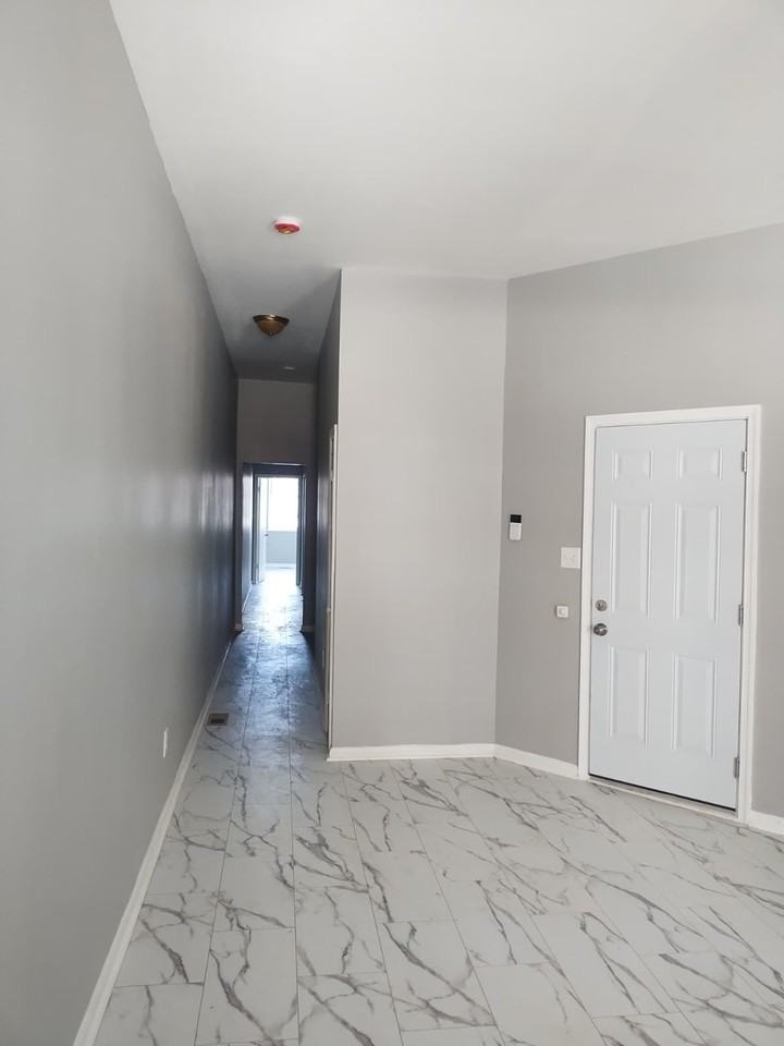 2202 Brookfield Ave - Photo 3 of 10