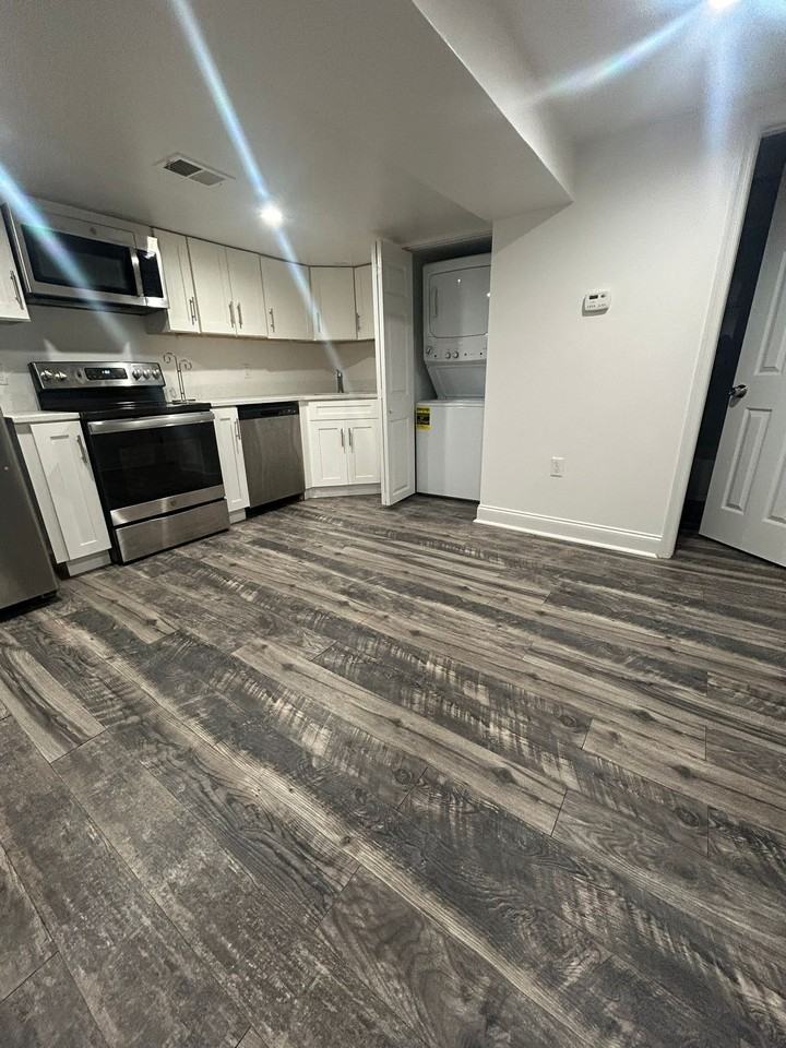 1847 Druid Hill Ave #B - Photo 4 of 11