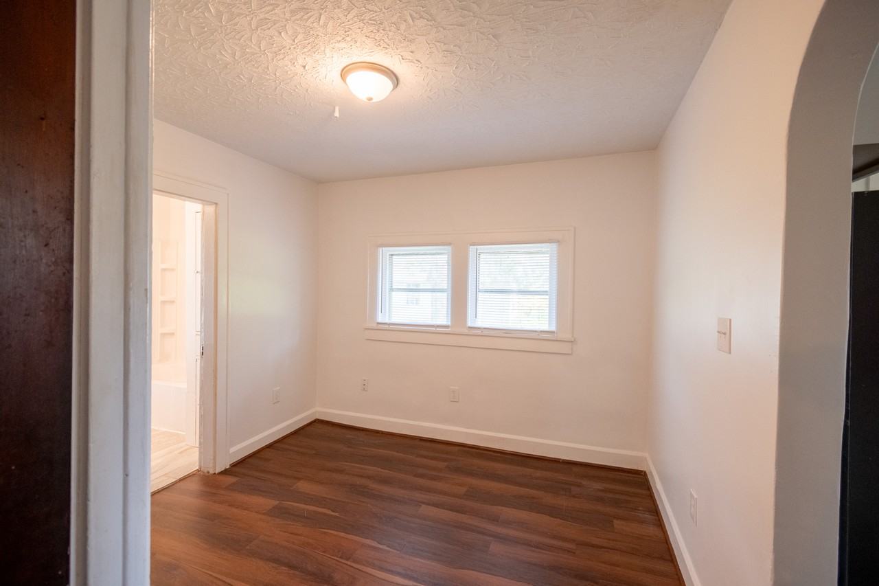 433 N Randall St - Photo 2 of 29