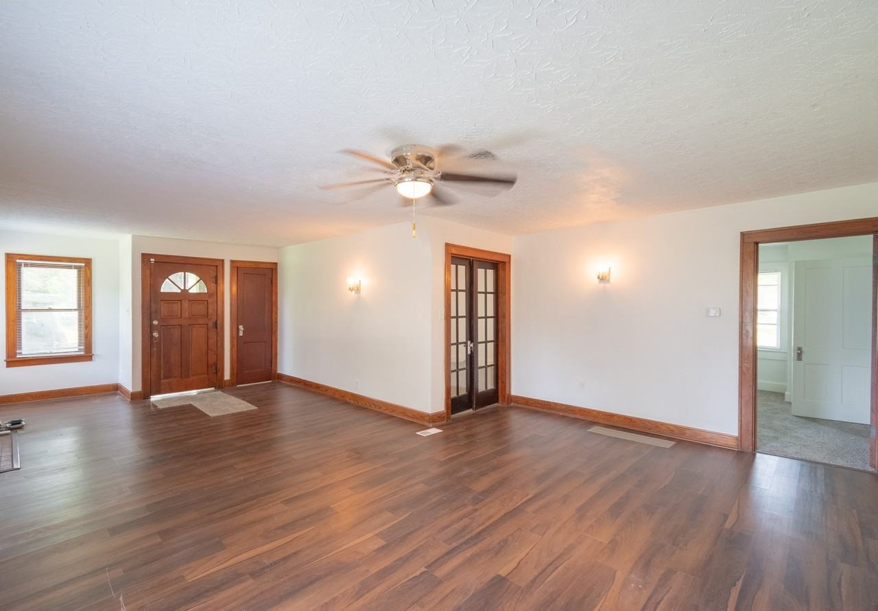 433 N Randall St - Photo 4 of 29