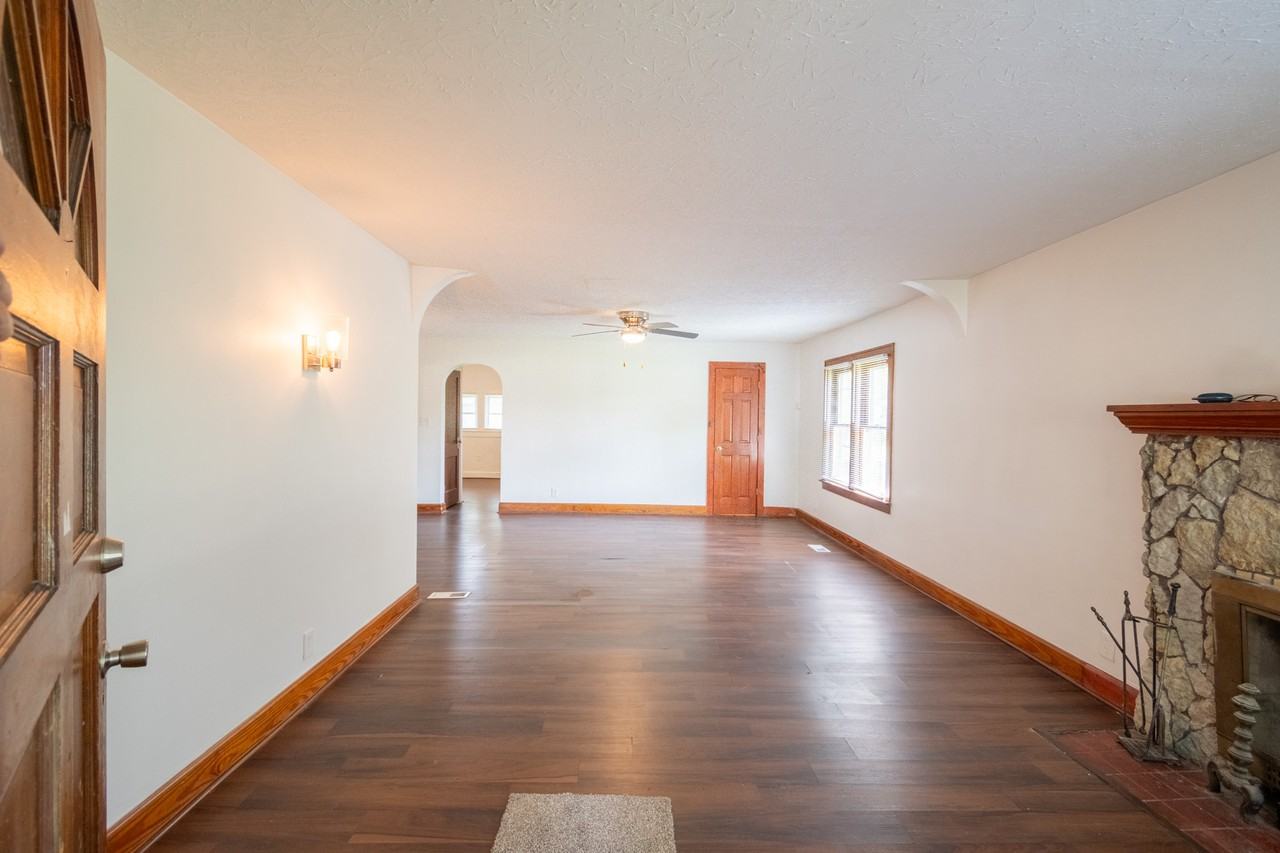 433 N Randall St - Photo 5 of 29