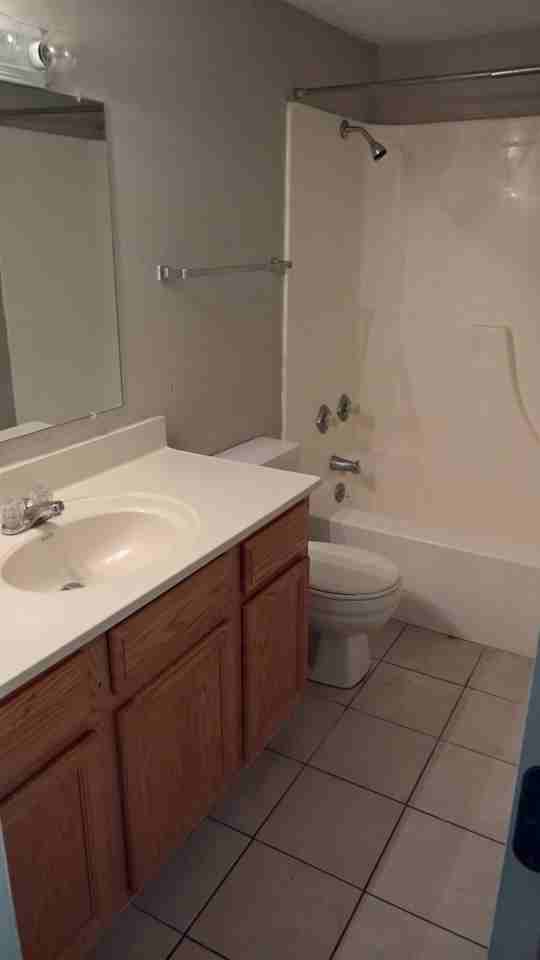 1009 W 22nd Ter - Photo 2 of 4