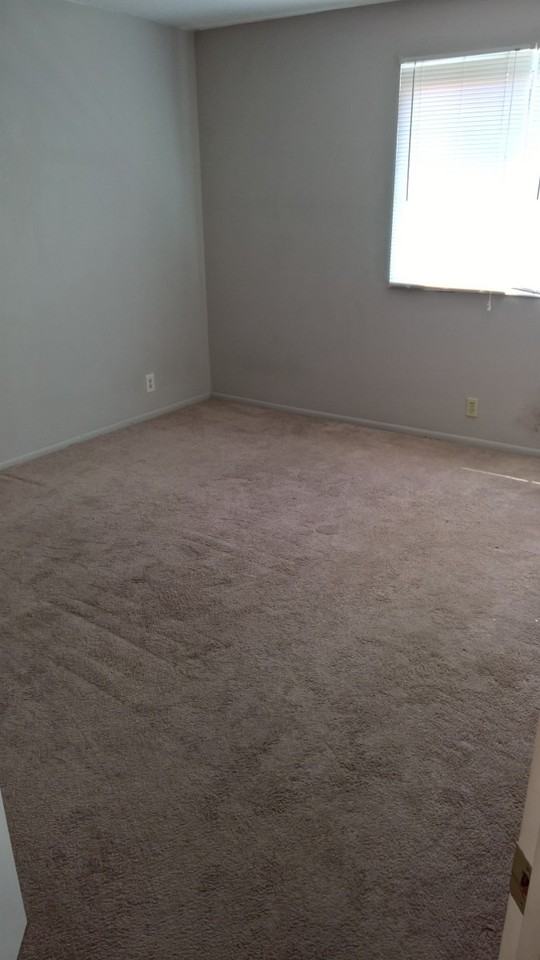 1009 W 22nd Ter - Photo 3 of 4