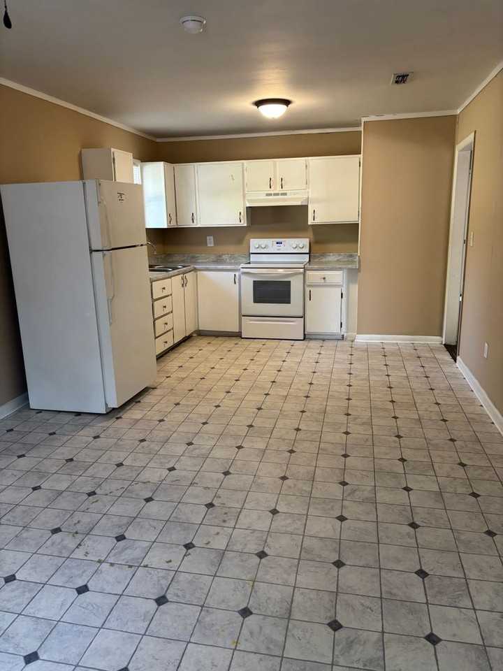 2516 Kensington Dr E - Photo 4 of 13