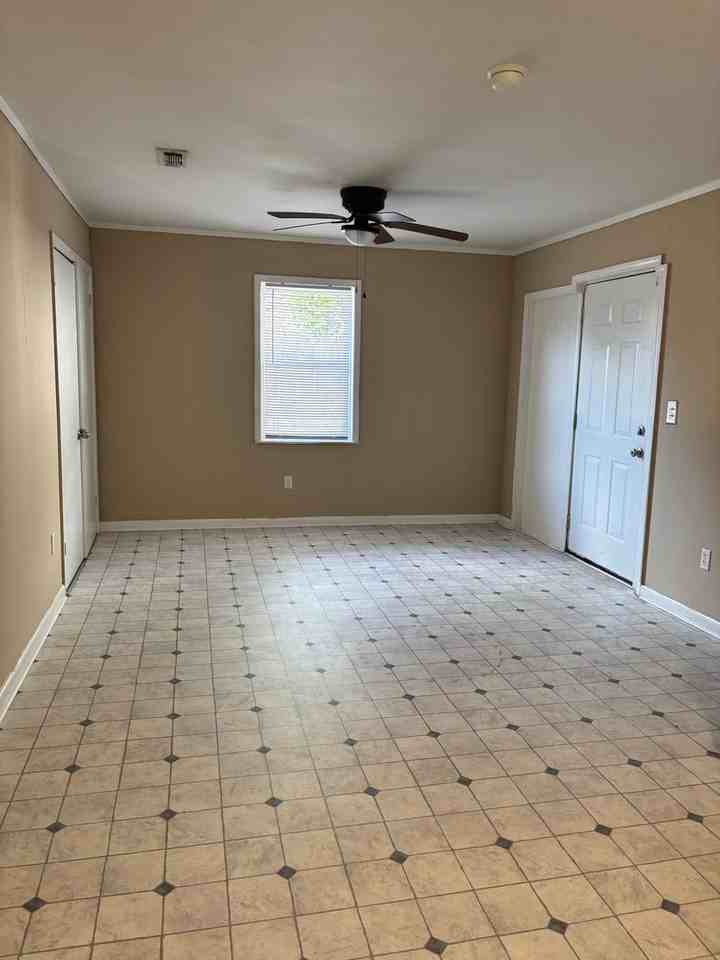 2516 Kensington Dr E - Photo 5 of 13