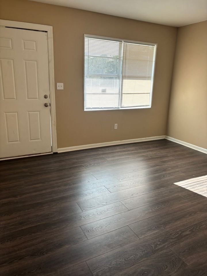 2516 Kensington Dr E - Photo 6 of 13