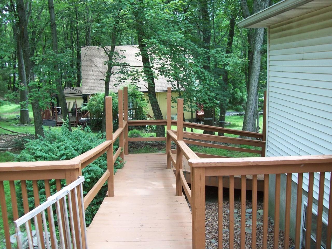 139 Davis Cir - Photo 4 of 23