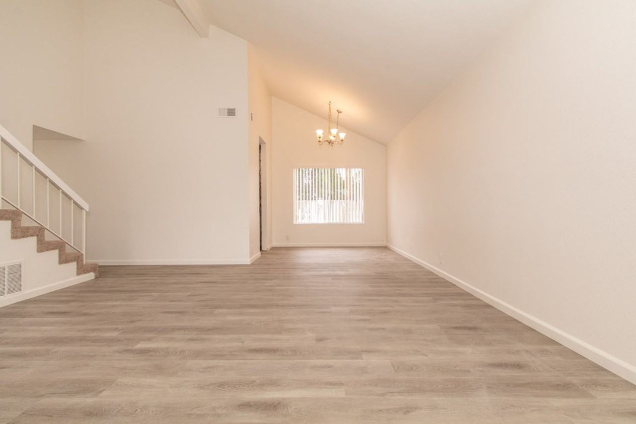 726 Kings Cross Ct - Photo 3 of 24