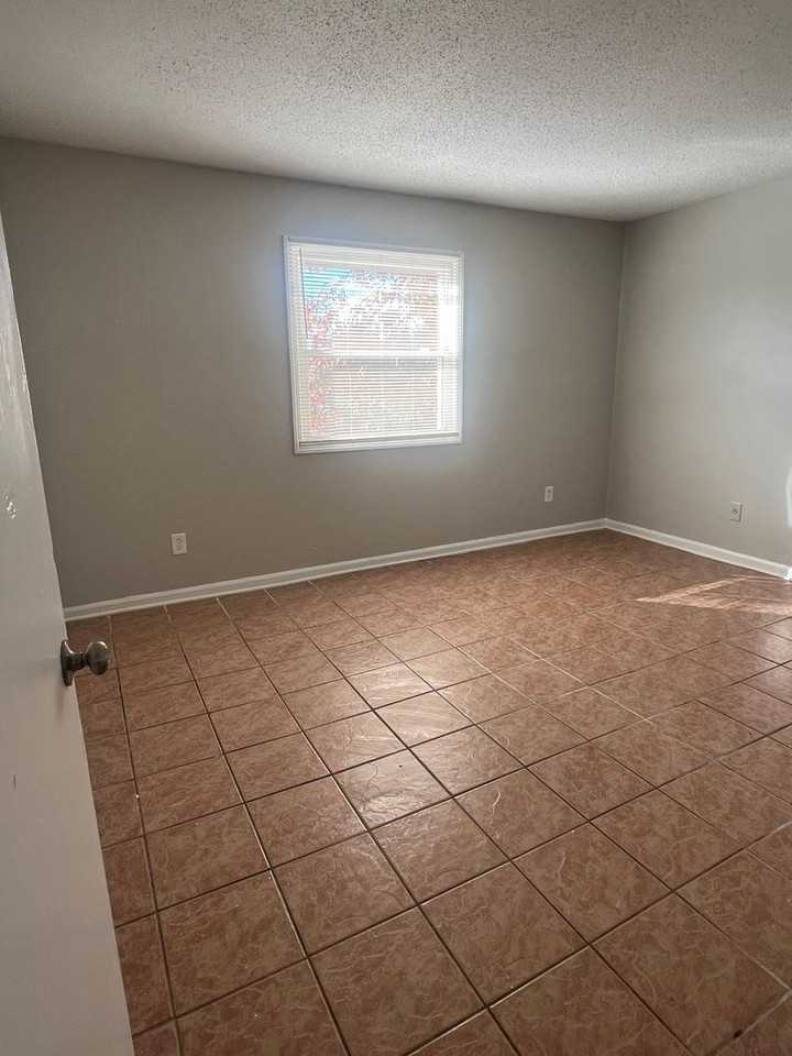 7989 Shady Oak Trl #107 - Photo 6 of 10