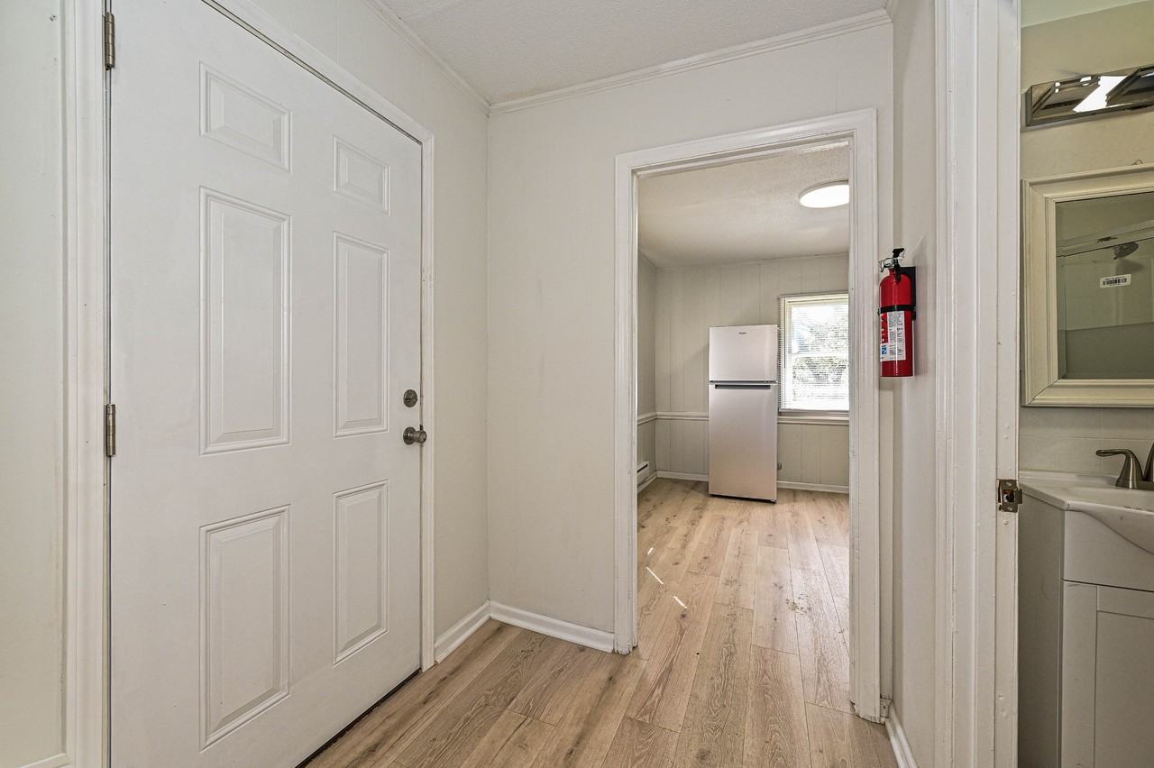 306 E Hudson St #1 - Photo 3 of 13