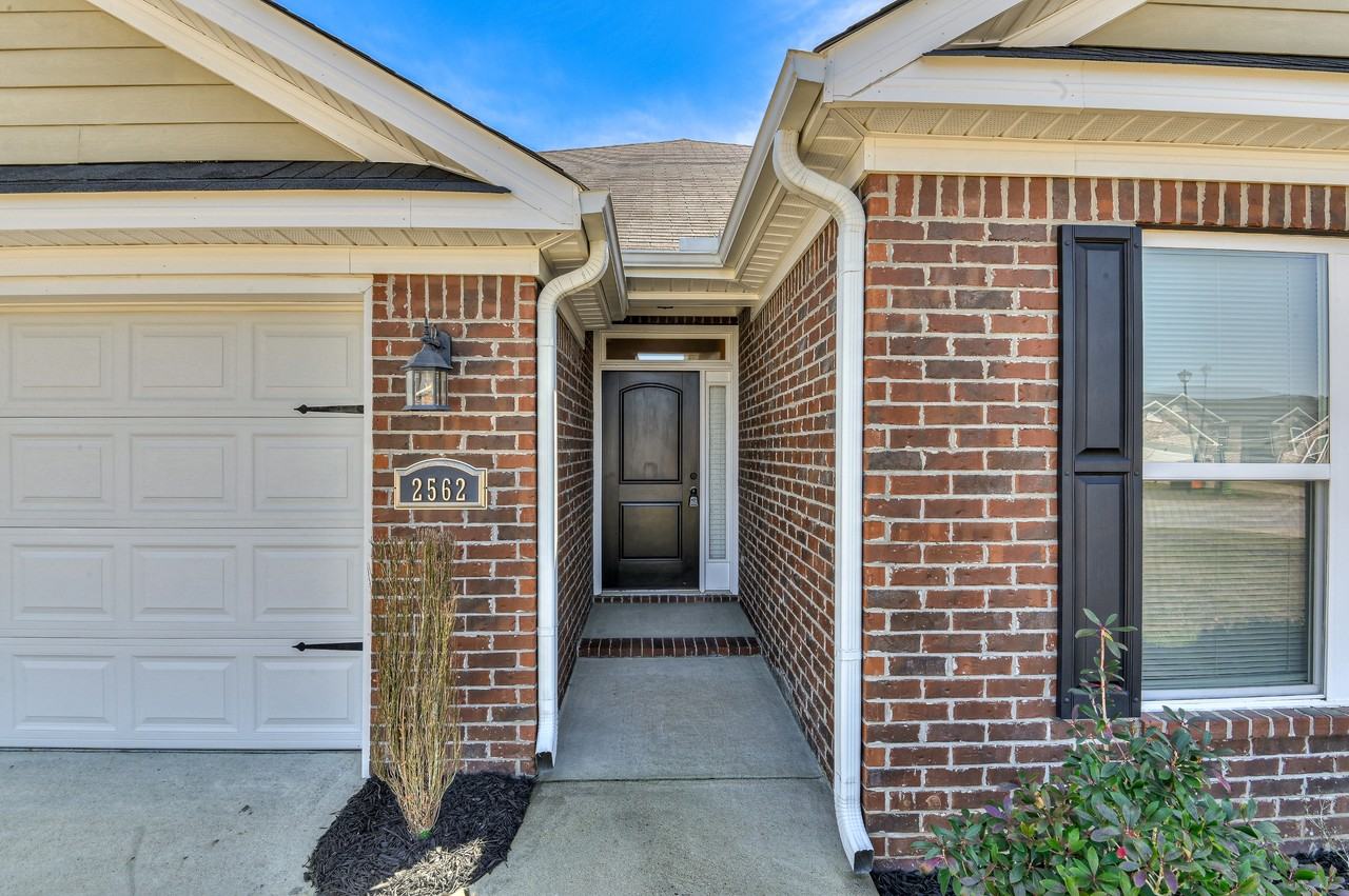 2562 Inverness Dr #1 - Photo 4 of 36