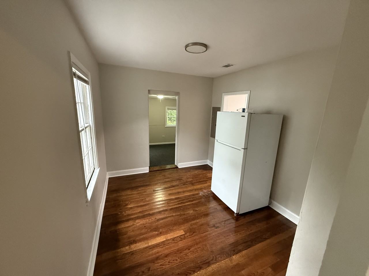 3605 Emanuel Ave - Photo 5 of 14