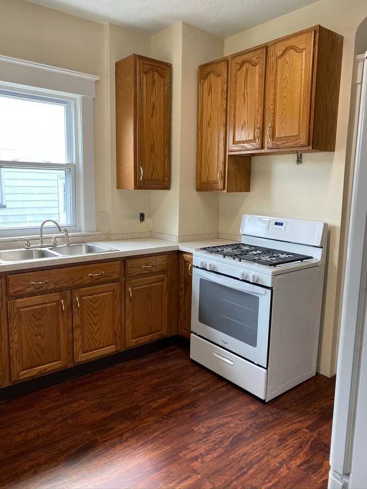 326 E Liberty St - Photo 3 of 16