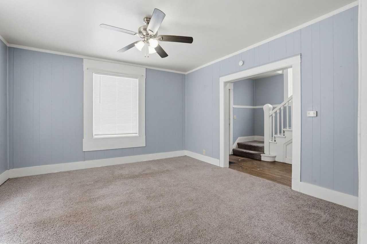 715 Iowa St - Photo 4 of 23