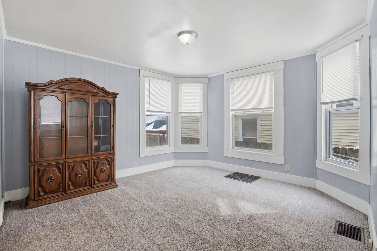 715 Iowa St - Photo 6 of 23