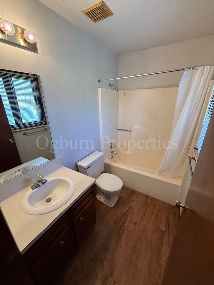 1906 Winding Ridge Rd - Photo 7 of 11