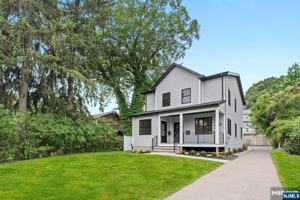 featured image of 165 Jefferson Ave #2