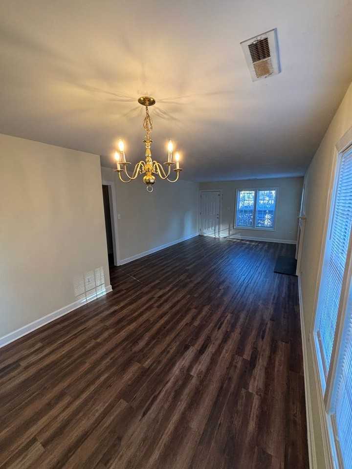 5221 Westpine Ct - Photo 3 of 10