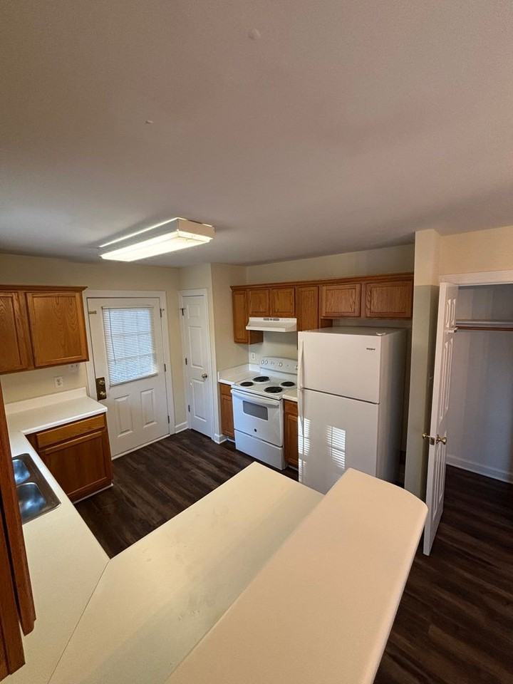 5221 Westpine Ct - Photo 4 of 10