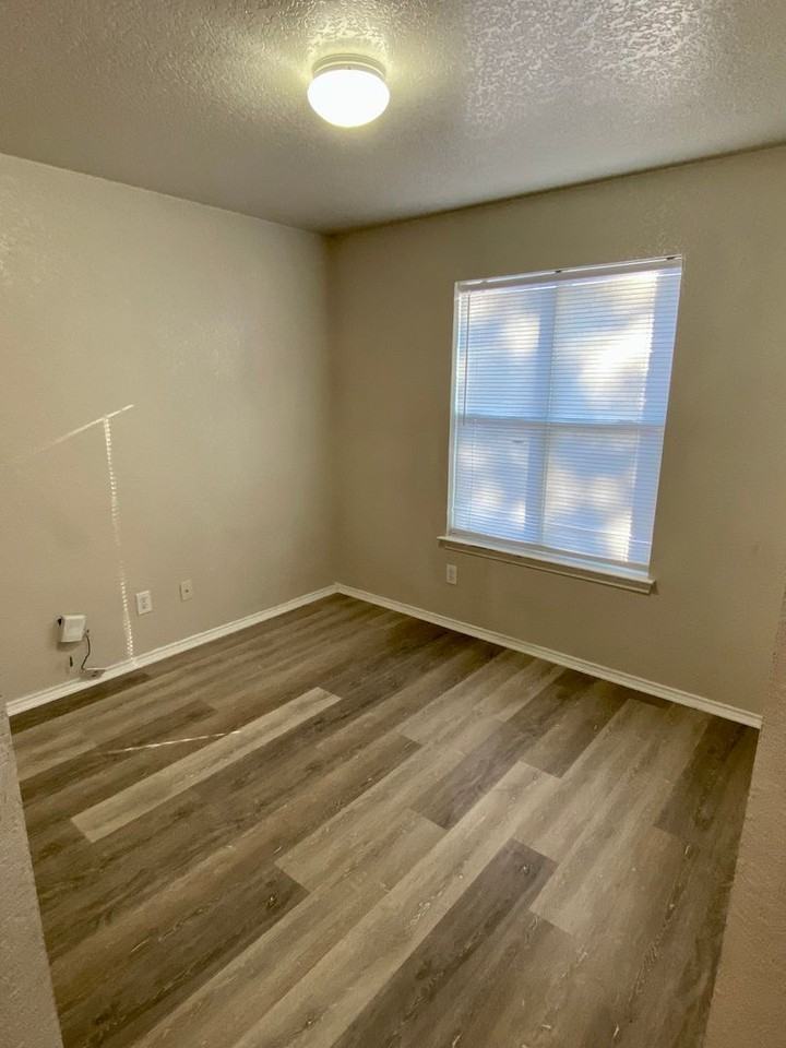 415 Allendale Oak - Photo 3 of 16