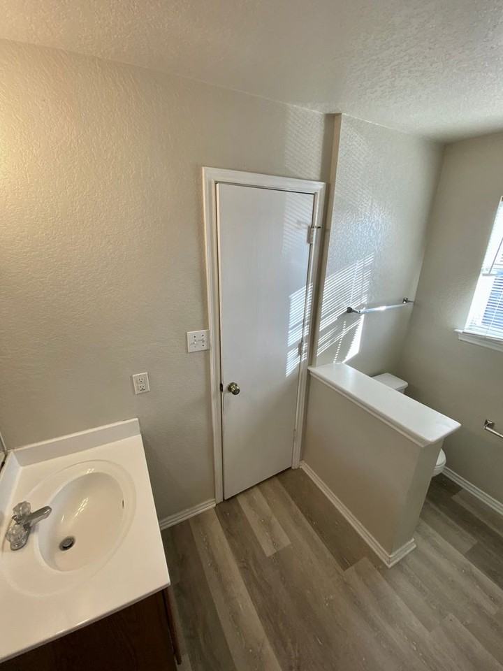 415 Allendale Oak - Photo 2 of 5