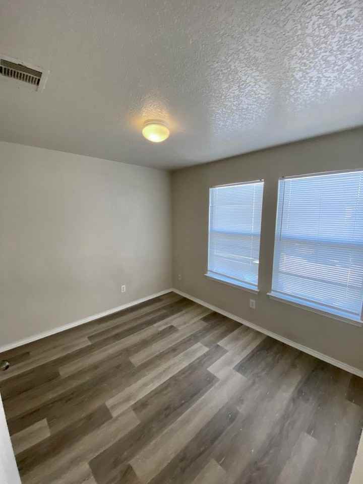 415 Allendale Oak - Photo 4 of 5