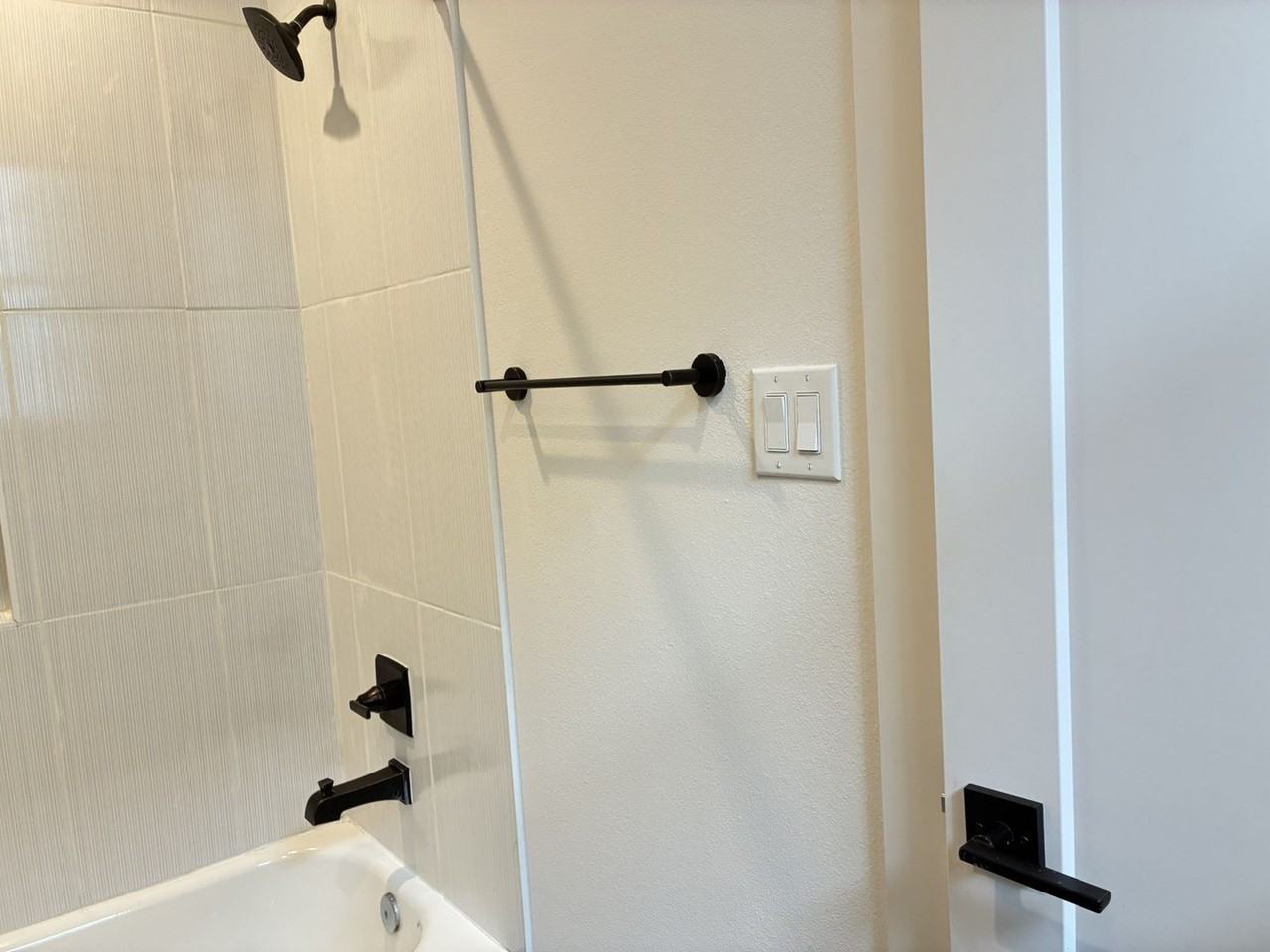 1535 W 24th St #B - Photo 6 of 32