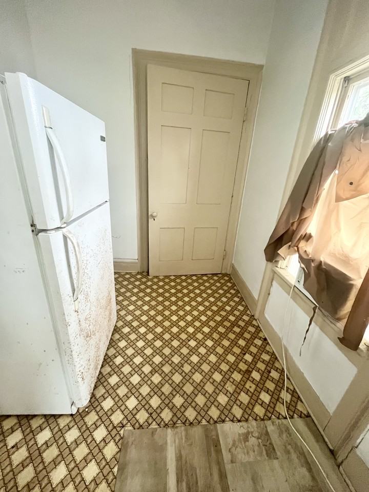 820 7th Ave N #4 - Photo 4 of 10