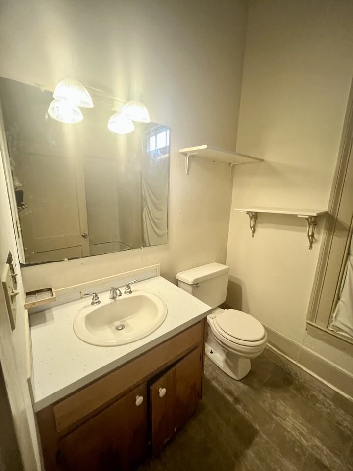 820 7th Ave N #4 - Photo 6 of 10