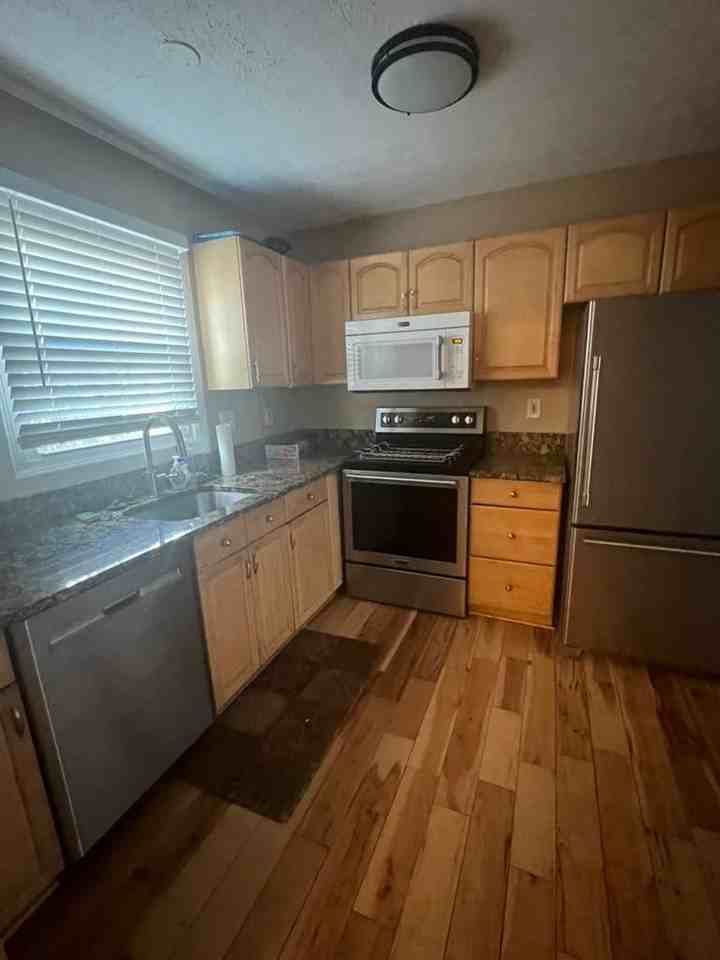 2080 Lake Grove Ln - Photo 3 of 21