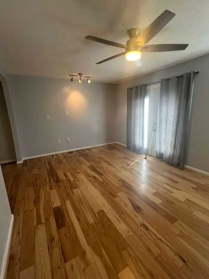 2080 Lake Grove Ln - Photo 4 of 21