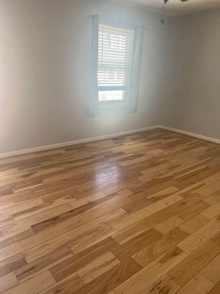 2080 Lake Grove Ln - Photo 5 of 21