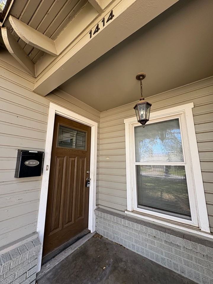 1414 W Lovers Ln - Photo 2 of 21