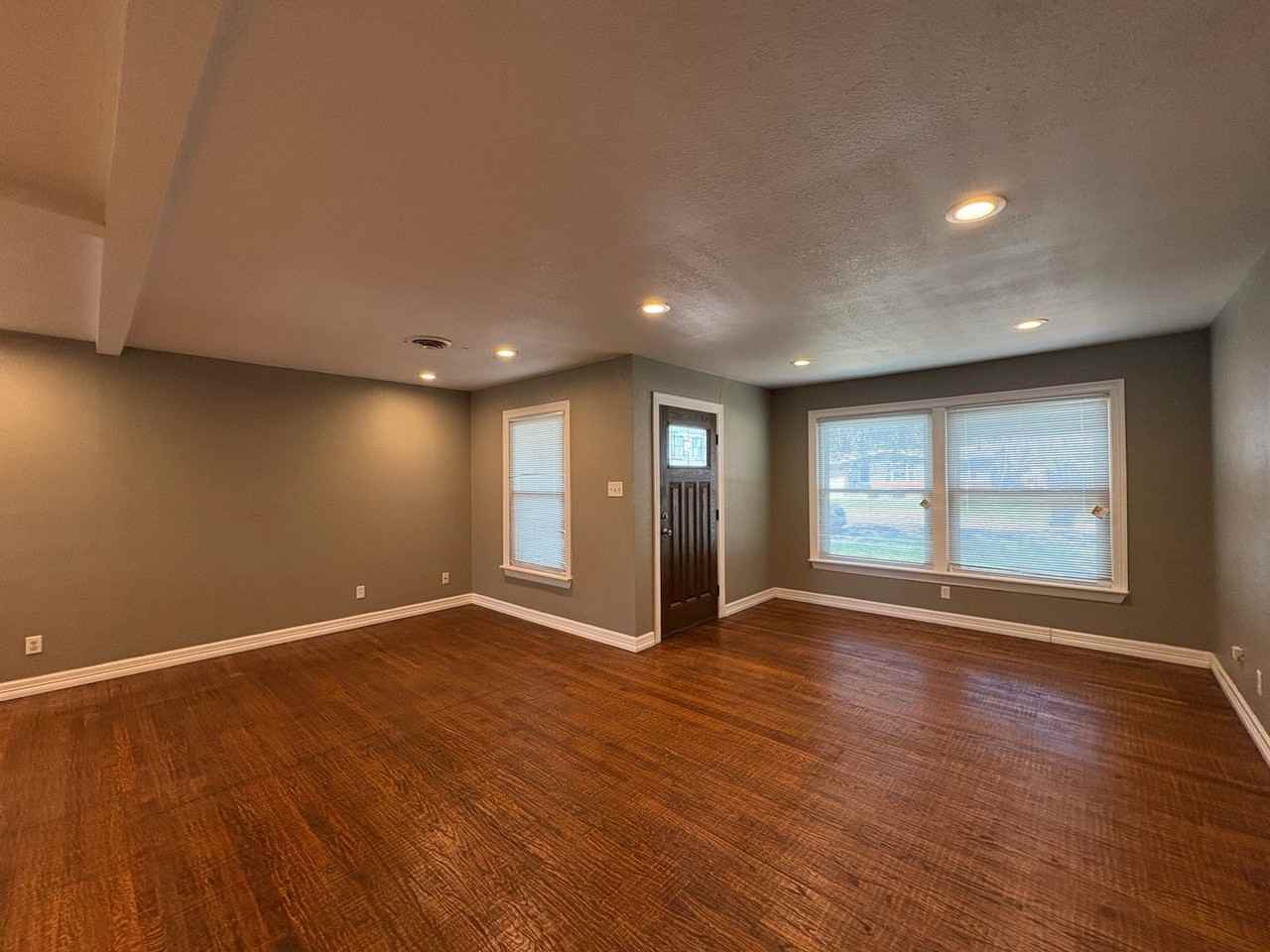 1414 W Lovers Ln - Photo 4 of 21