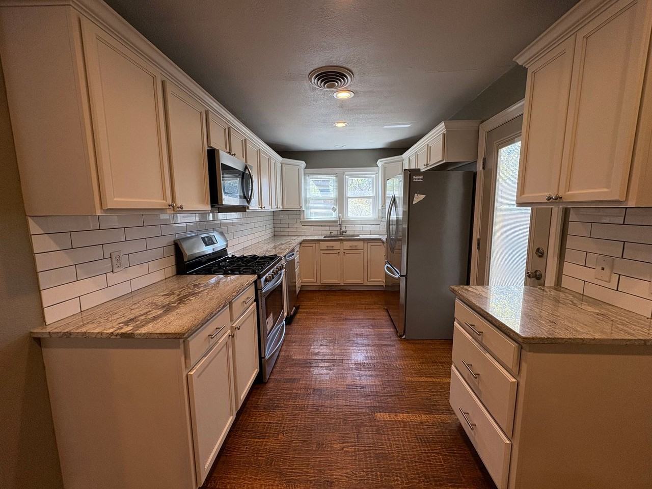 1414 W Lovers Ln - Photo 7 of 21