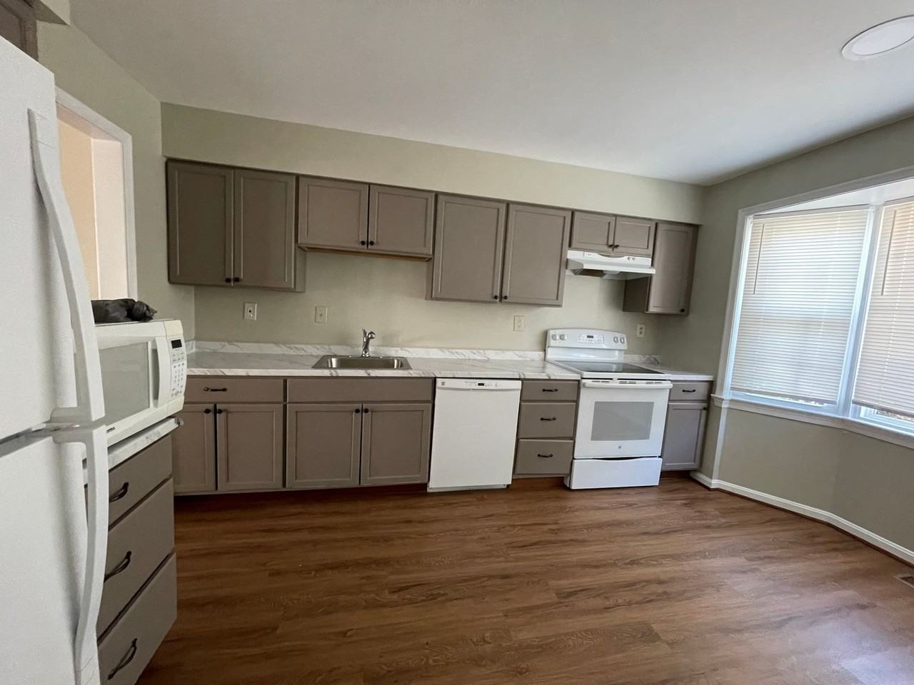 2413 Mccormick Rd - Photo 4 of 25