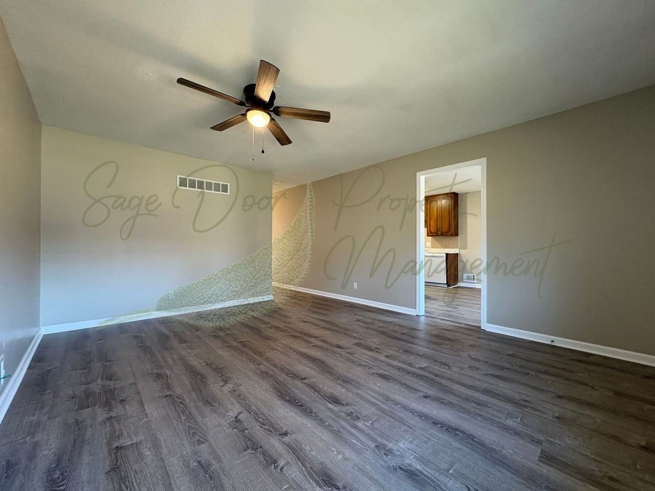 1404 Sw Sunset St - Photo 2 of 25