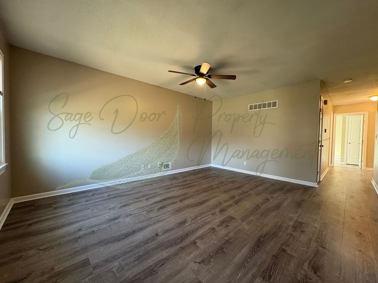 1404 Sw Sunset St - Photo 3 of 25