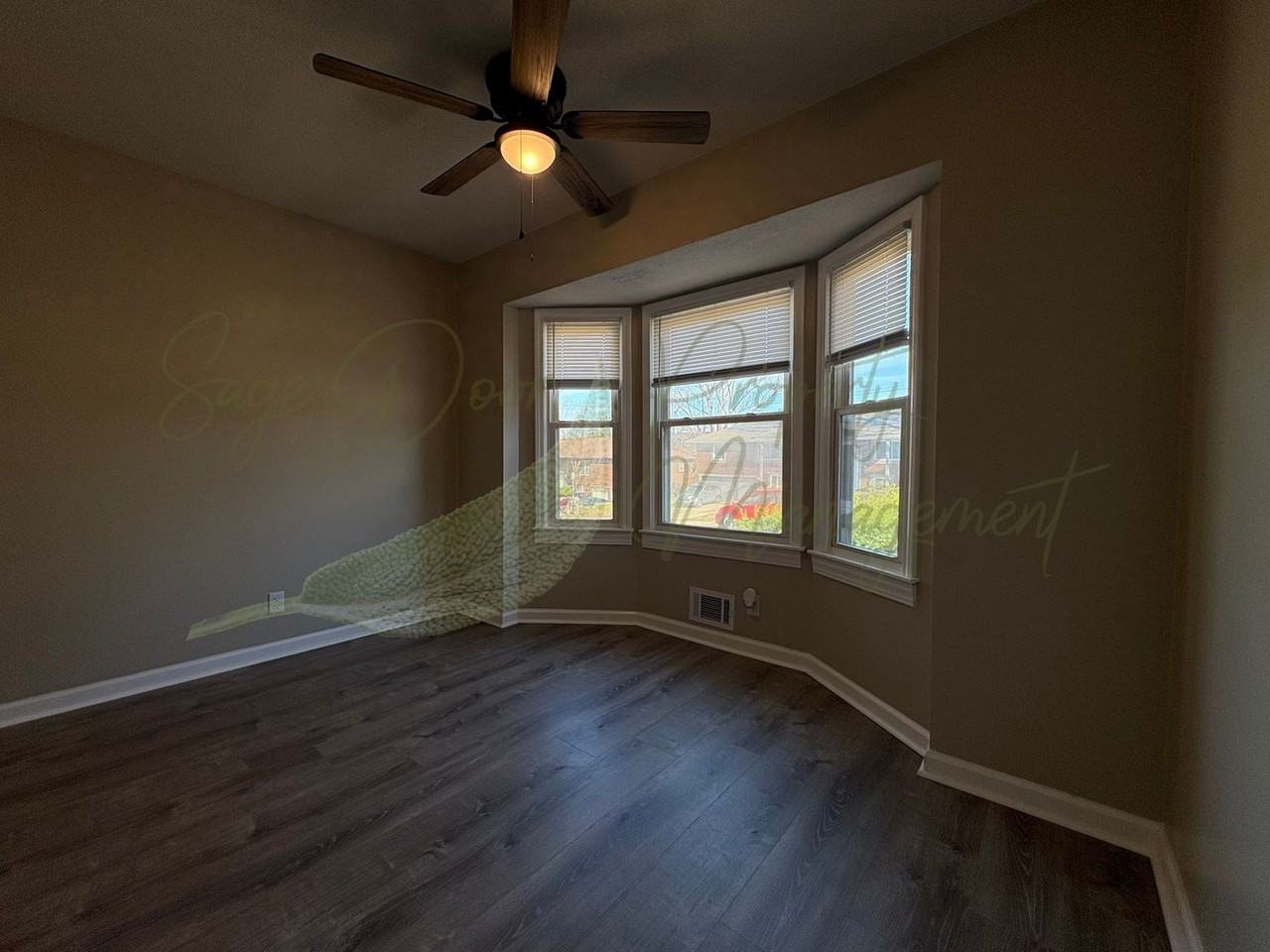 1404 Sw Sunset St - Photo 5 of 25