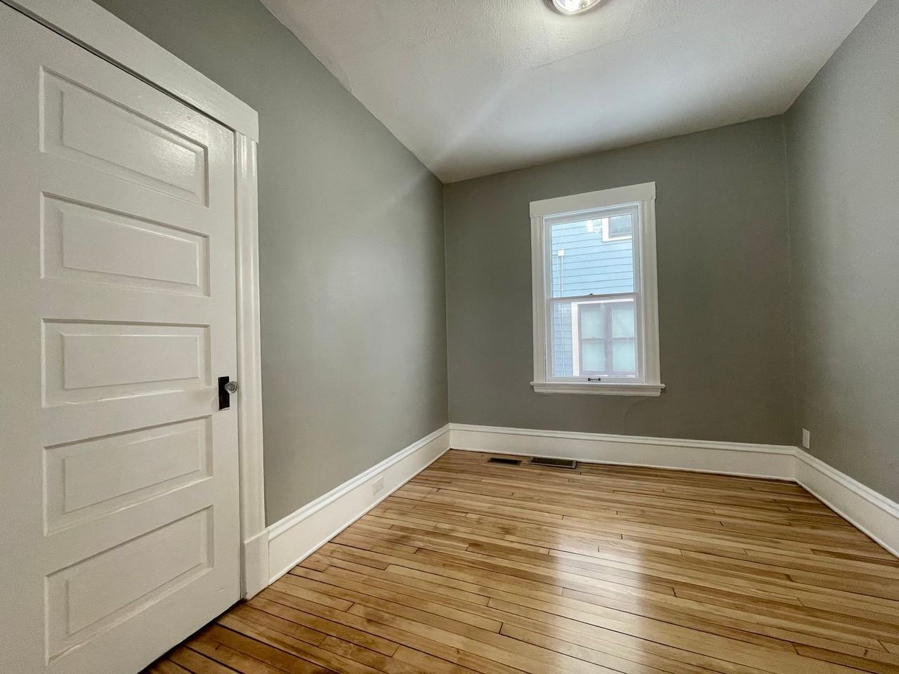 3617 Harriet Ave - Photo 6 of 9