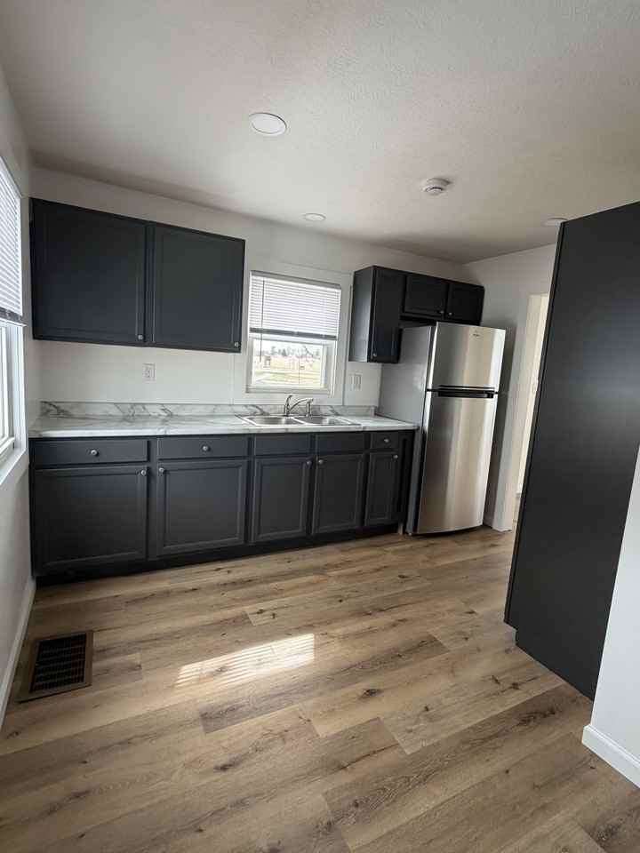 801 E Fairoaks Ave - Photo 3 of 12