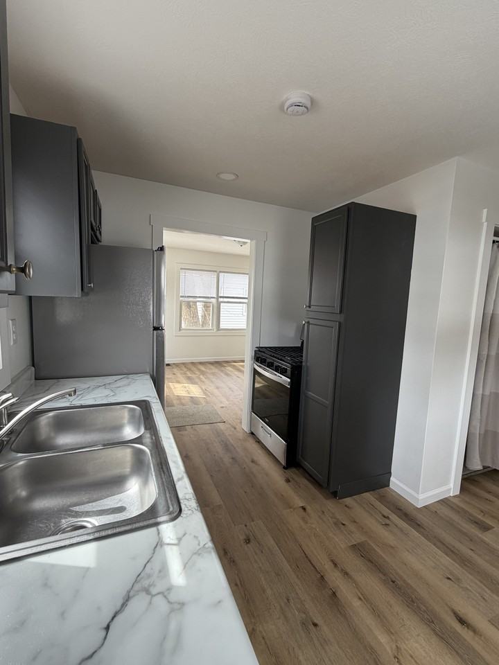 801 E Fairoaks Ave - Photo 4 of 12