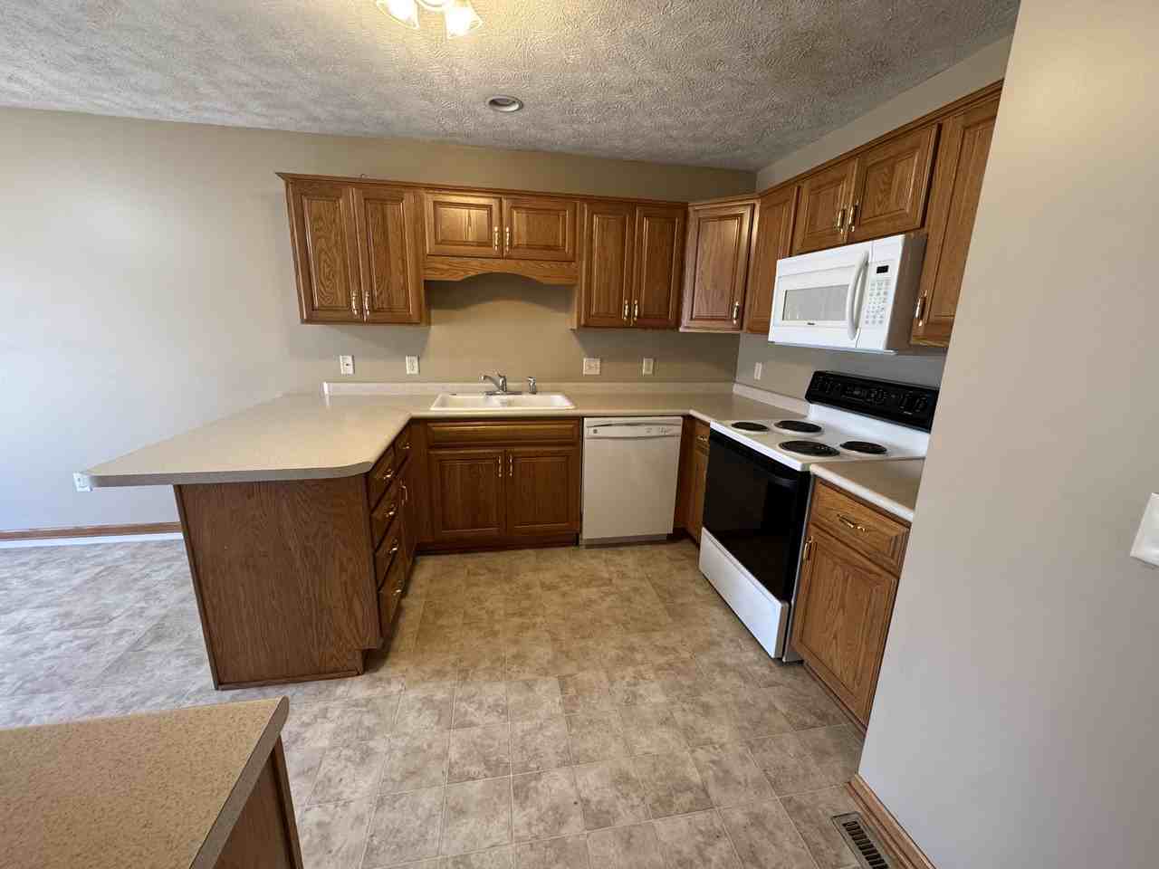 1534 Ohio St - Photo 3 of 17