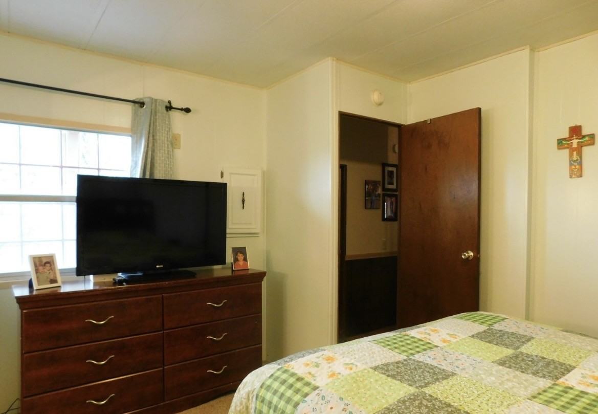 115 Queen Aire Ct - Photo 4 of 11