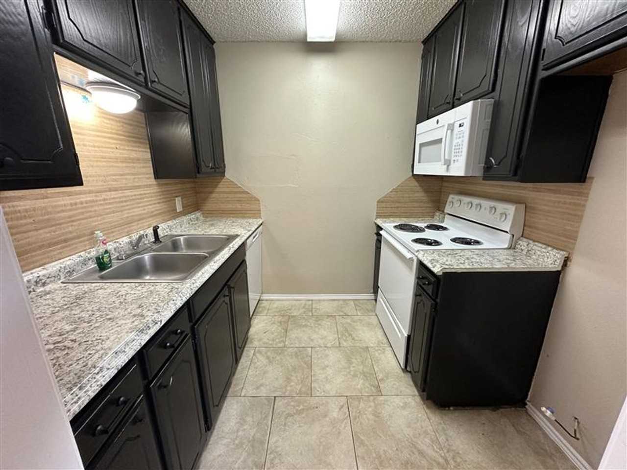 12747 Candleridge Dr - Photo 4 of 19