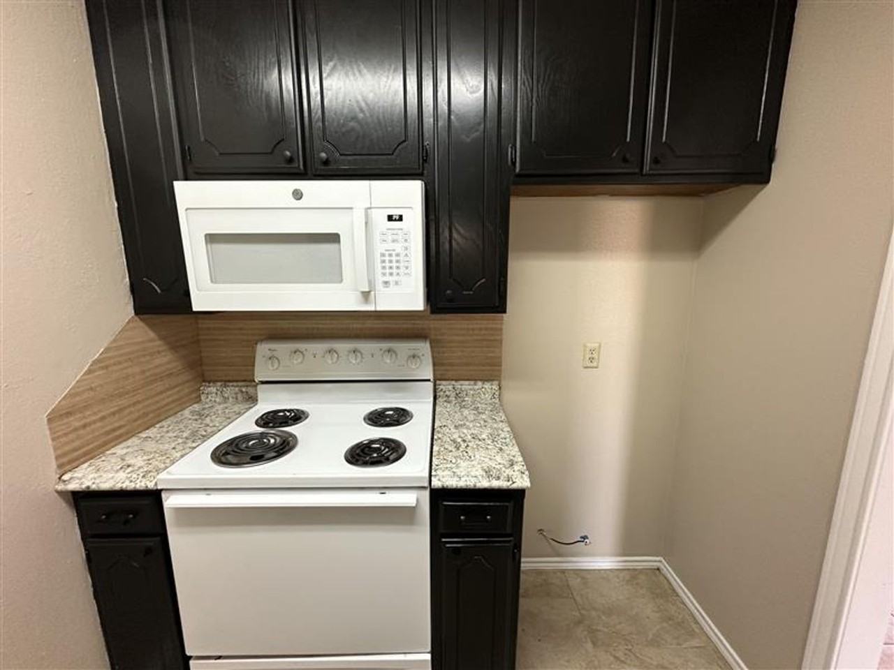 12747 Candleridge Dr - Photo 6 of 19