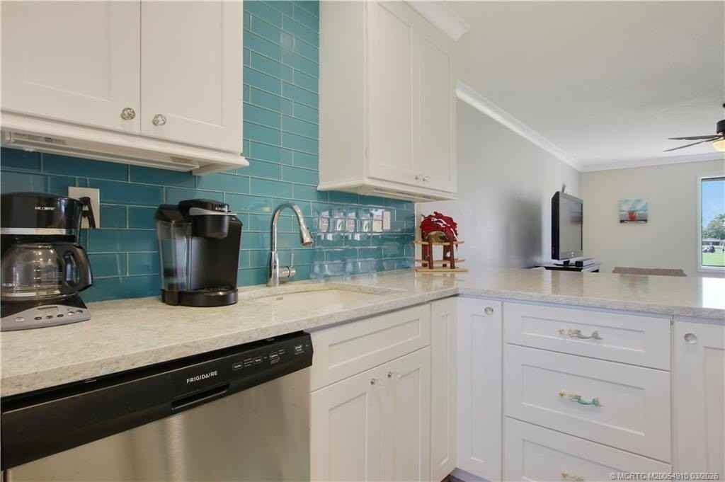 5323 Se Miles Grant Rd Apt 206 - Photo 5 of 20